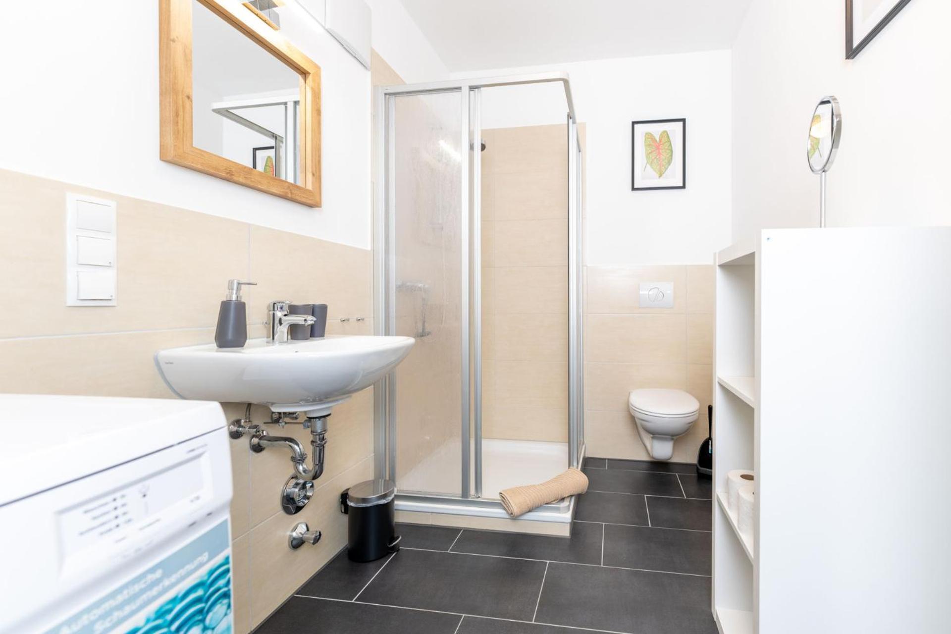 Modernes Apartment Mit Privatem Stellplatz Wenige Minuten Von Der Innenstadt & Mosel Koblenz  Bagian luar foto