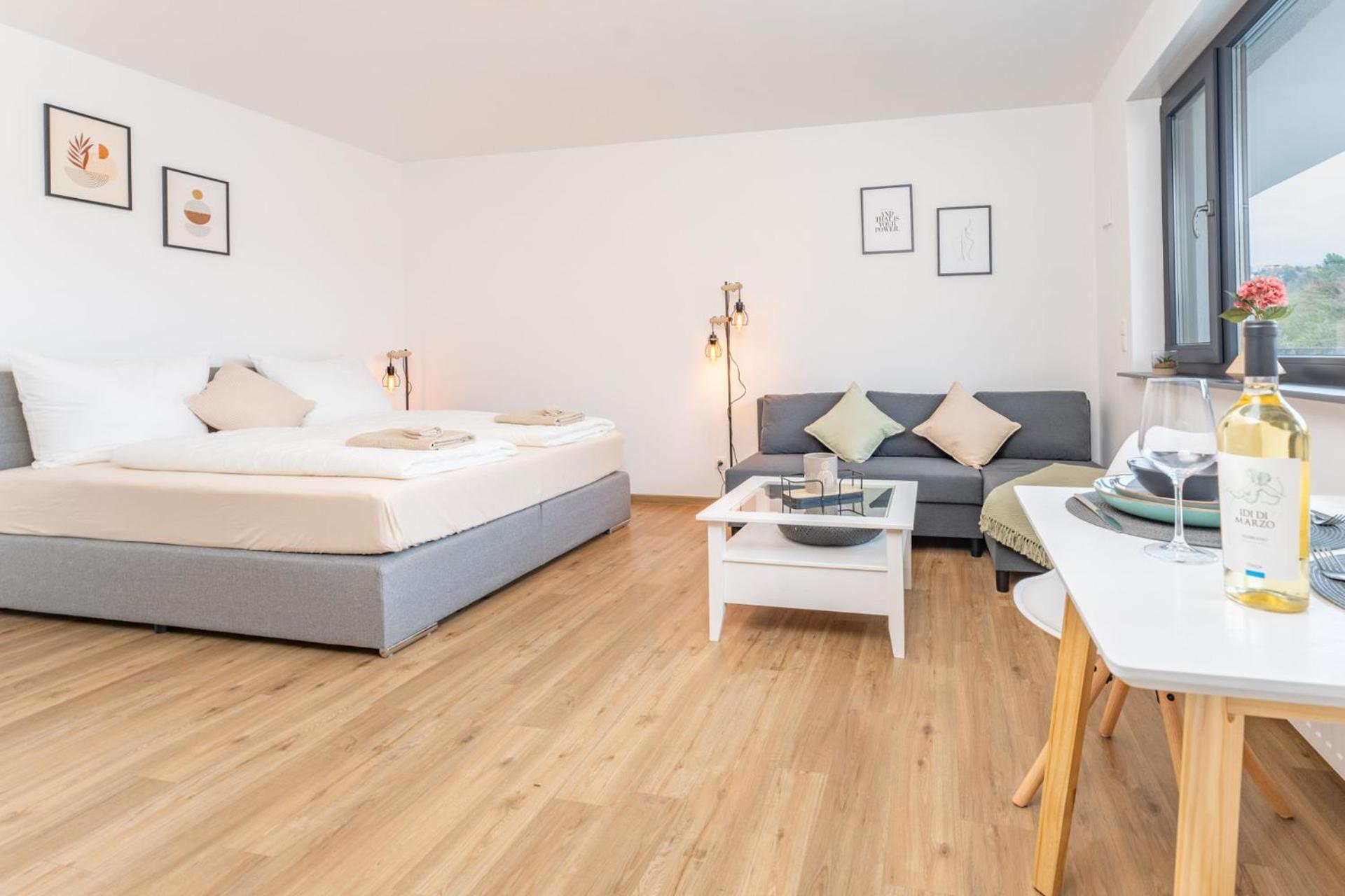 Modernes Apartment Mit Privatem Stellplatz Wenige Minuten Von Der Innenstadt & Mosel Koblenz  Bagian luar foto