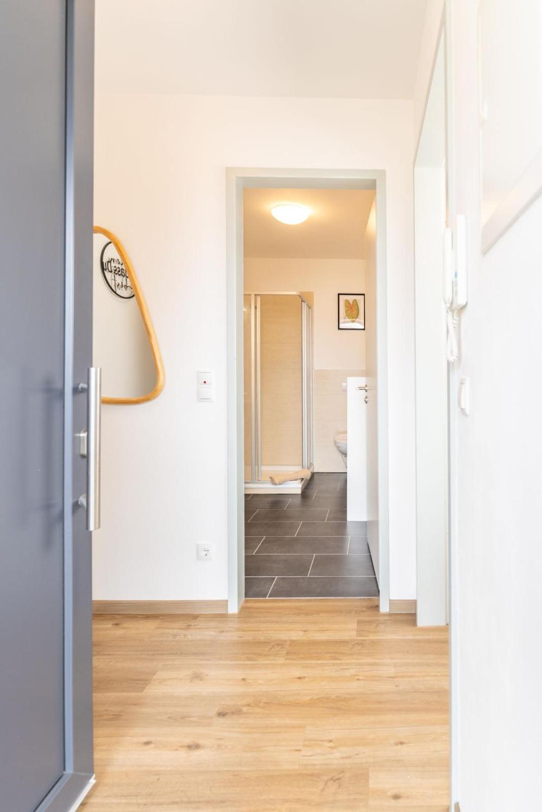 Modernes Apartment Mit Privatem Stellplatz Wenige Minuten Von Der Innenstadt & Mosel Koblenz  Bagian luar foto